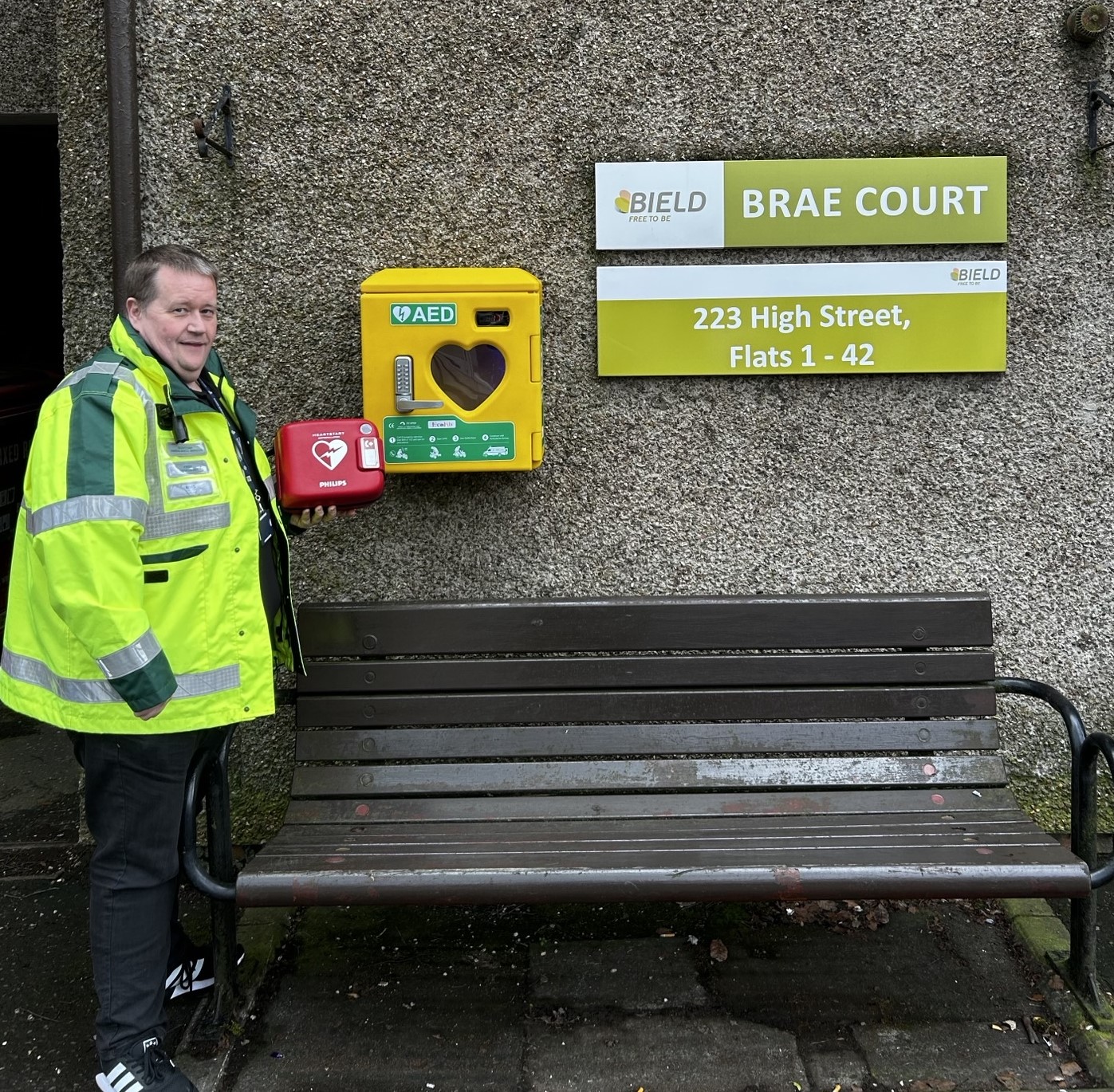 Two defibrillators installed in Linlithgow thanks to Cala support