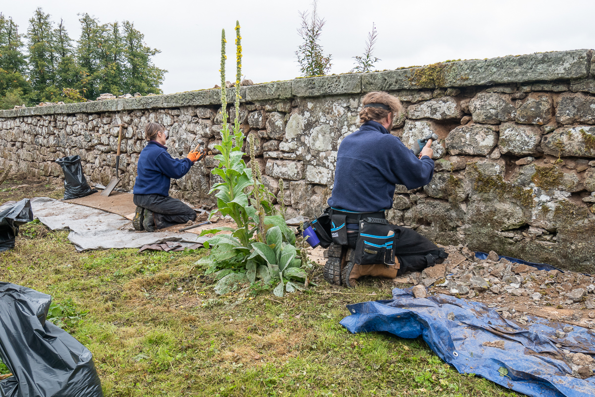 And finally... ‘Wallunteers’ build it better at Bannockburn House