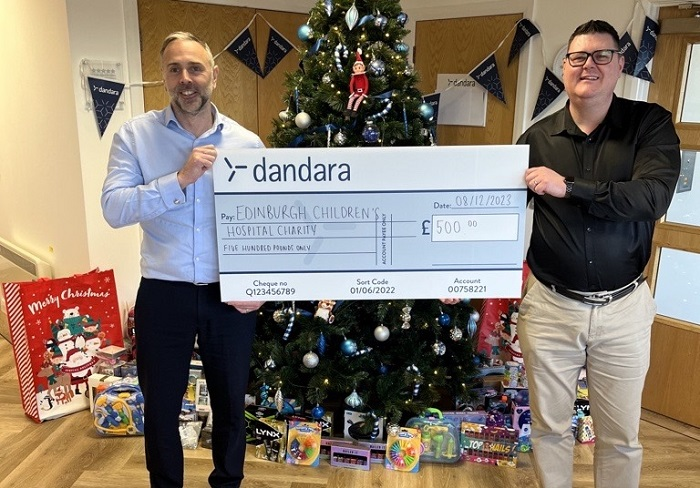 Dandara spreads Christmas cheer at Edinburgh Children’s Hospital