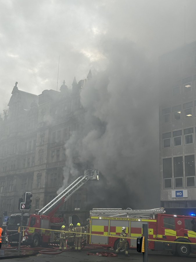 Fire breaks out at Edinburgh's former Jenners building