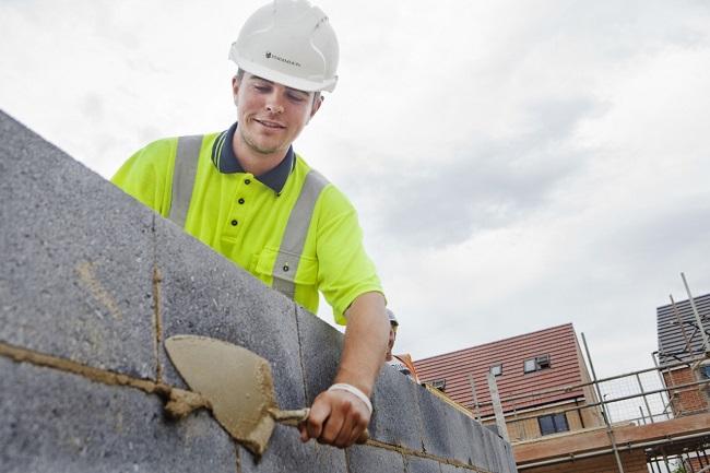 Housebuilding fall hampers construction rebound