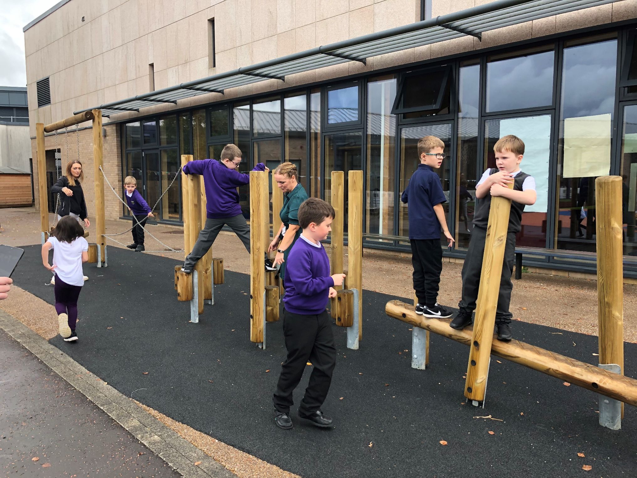 Cruden donates outdoor play trail to Port Glasgow school