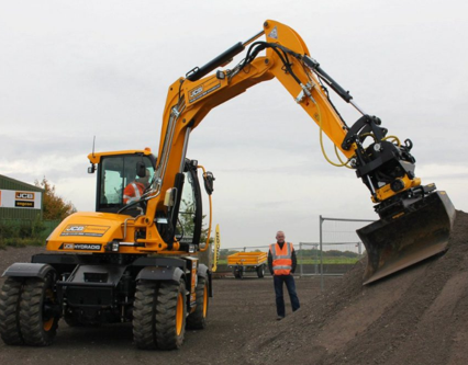 Scot JCB teams up with engcon UK