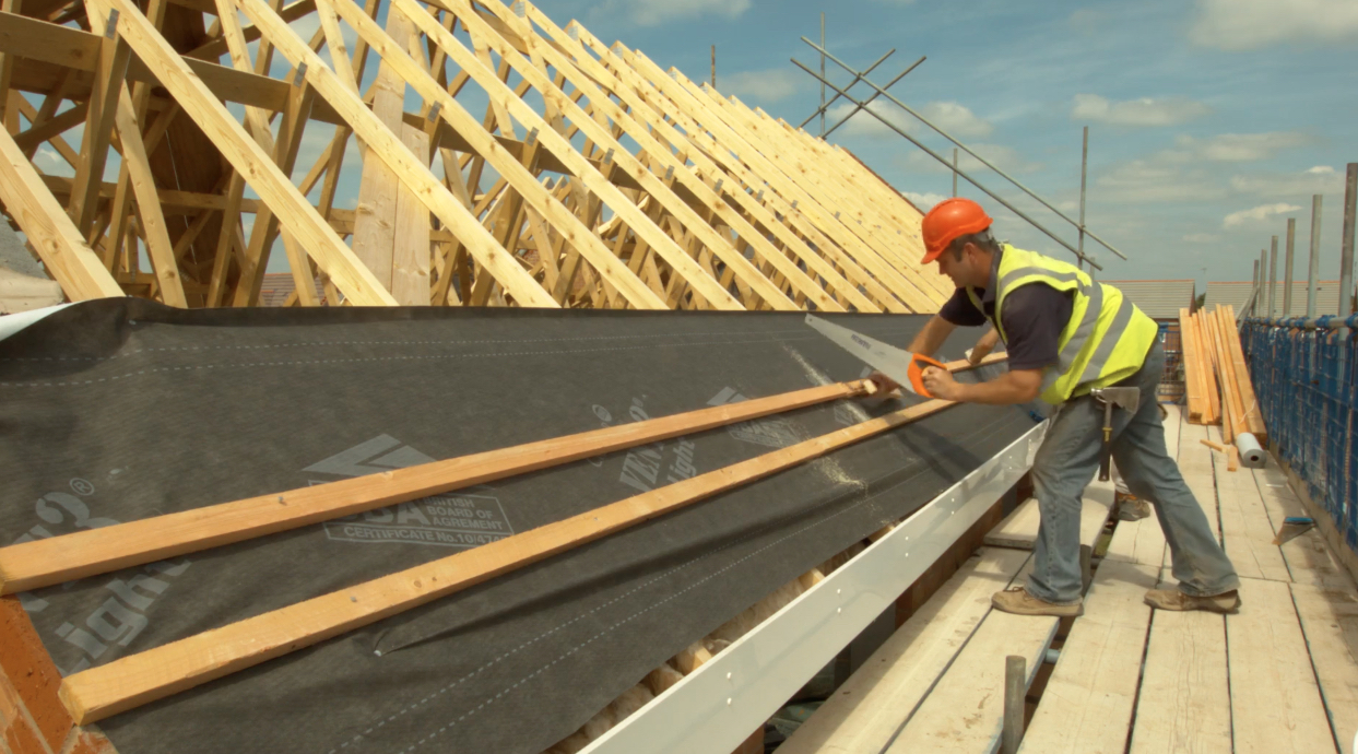 Roofing contractors 'bullish about 2022' despite spiralling costs