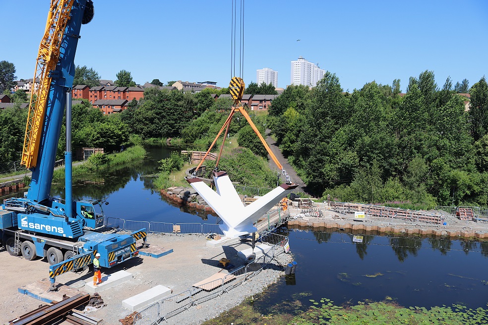 First steel in place at new Glasgow canal bridge 