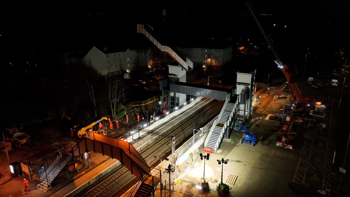 75-tonne footbridge and lift-tower installed at Uddingston station