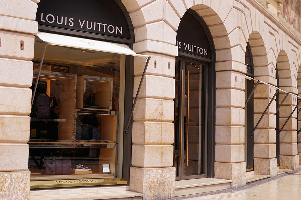 Louis Vuitton taps Frank Gehry for flacon design